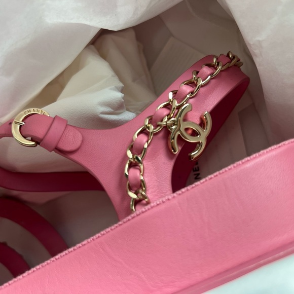 CHANEL PINK CALFSKIN INTERLOCKING CHARM GLADIATOR CHAIN STRAPPY DAD SANDAL 39 - Picture 5 of 11